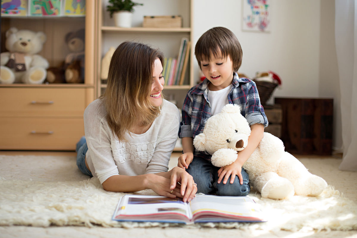 Sách truyện hay là món quà Giáng sinh thú vị dành tặng cho các bé ở nhà Sách truyện hay là món quà Giáng sinh thú vị dành tặng cho các bé ở nhà